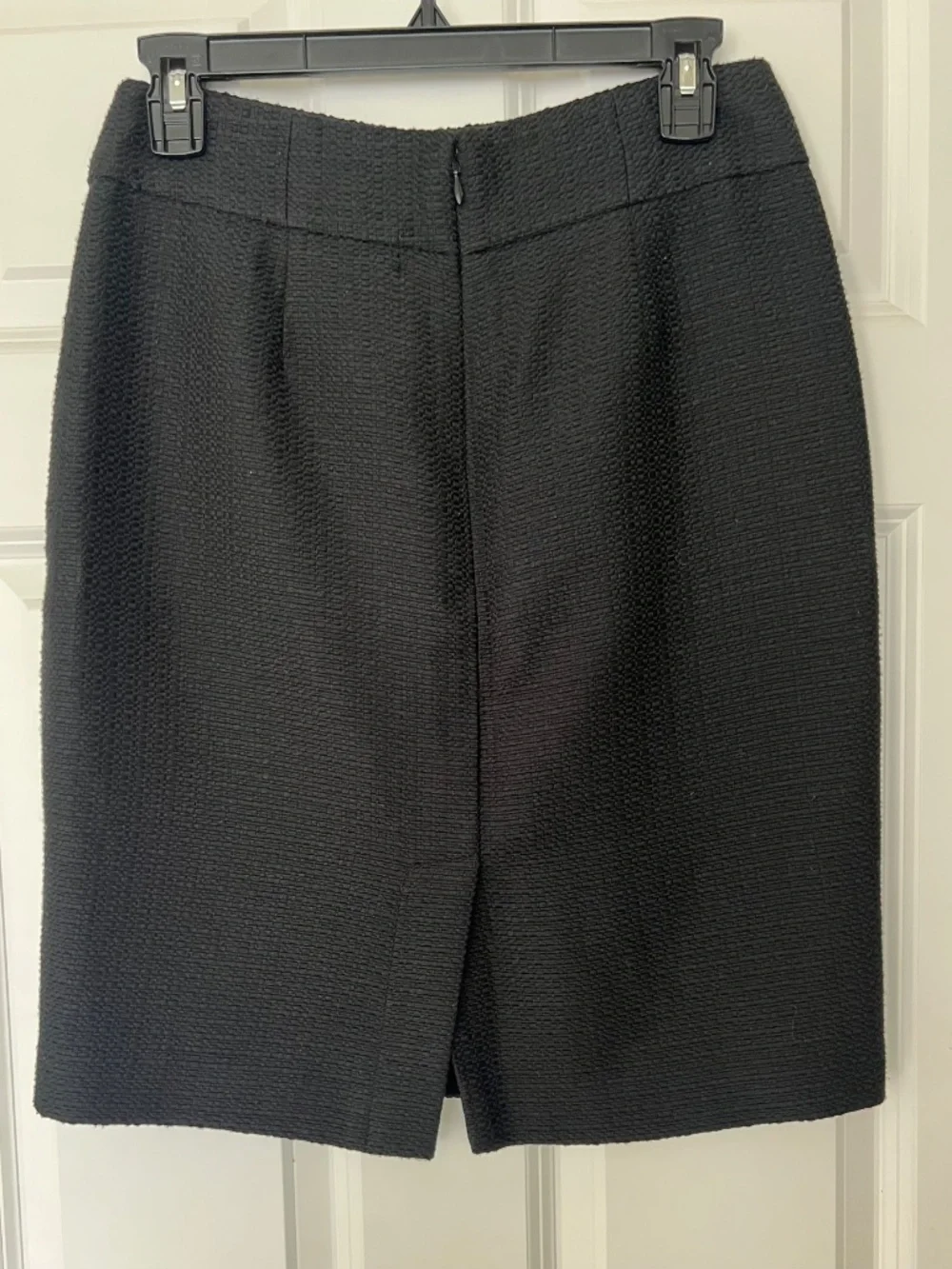 Banana Republic Textured Black Pencil Skirt | Size 4 | Classic Career & Workwear